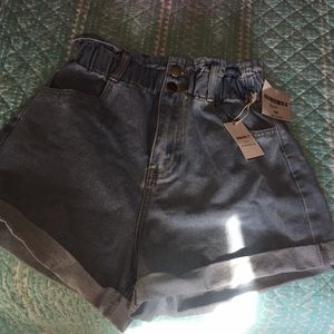 High waisted scrunched light washed denim shorts